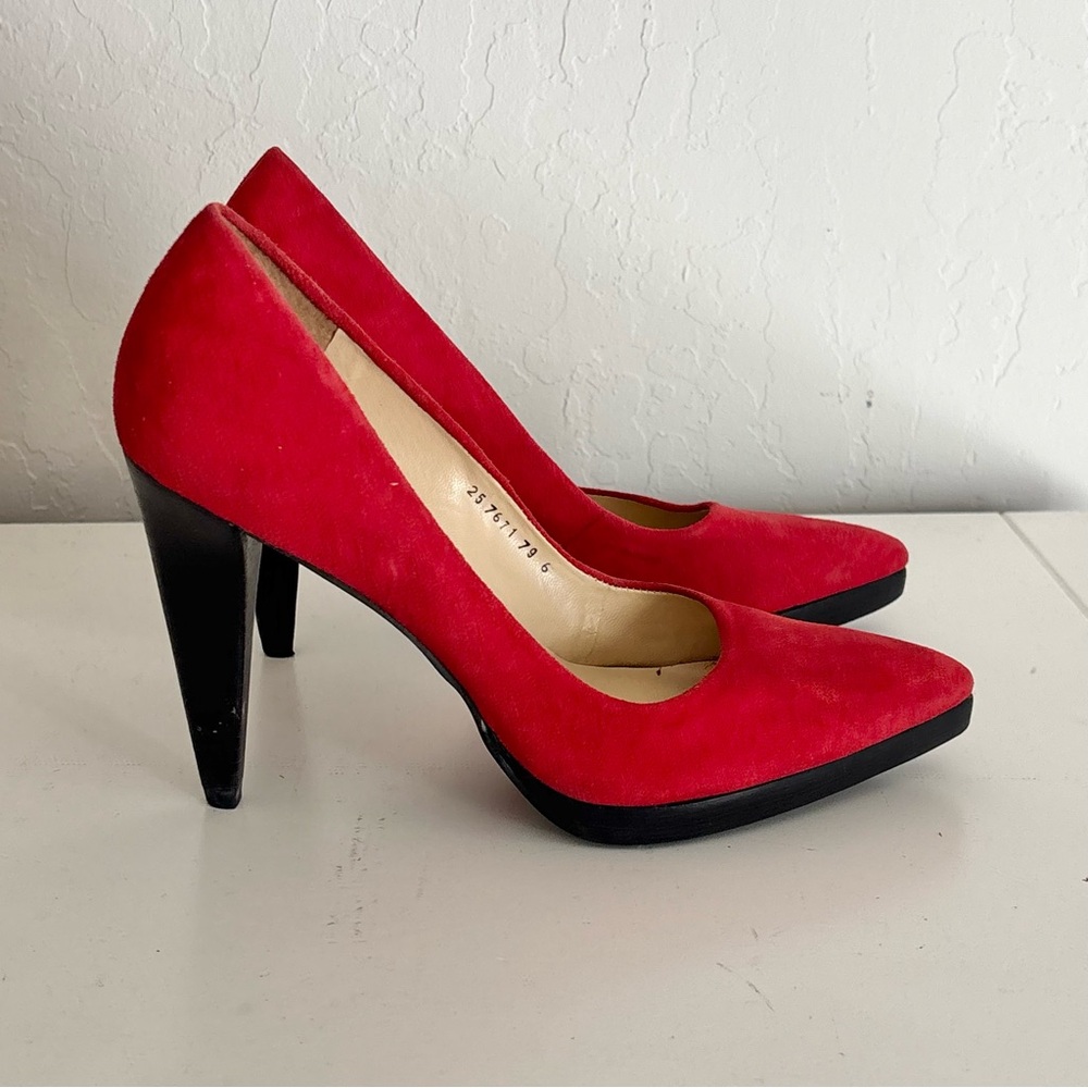 Cathy Jean Brazil Red Suede Black Heel Platform Pumps, Size 6 - Picture 6 of 11